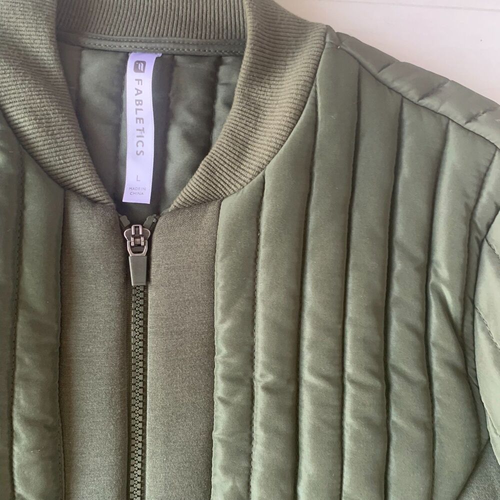 Fabletics Womens Pisa Puffer Jacket Olive Green Athleisure Sz Large Tech - Picture 9 of 13